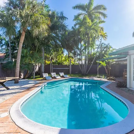 Villa Newly Renovated Pool, Hot Tub, & Epic Backyard